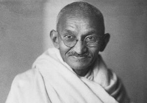 10 lines about mahatma gandhi in english